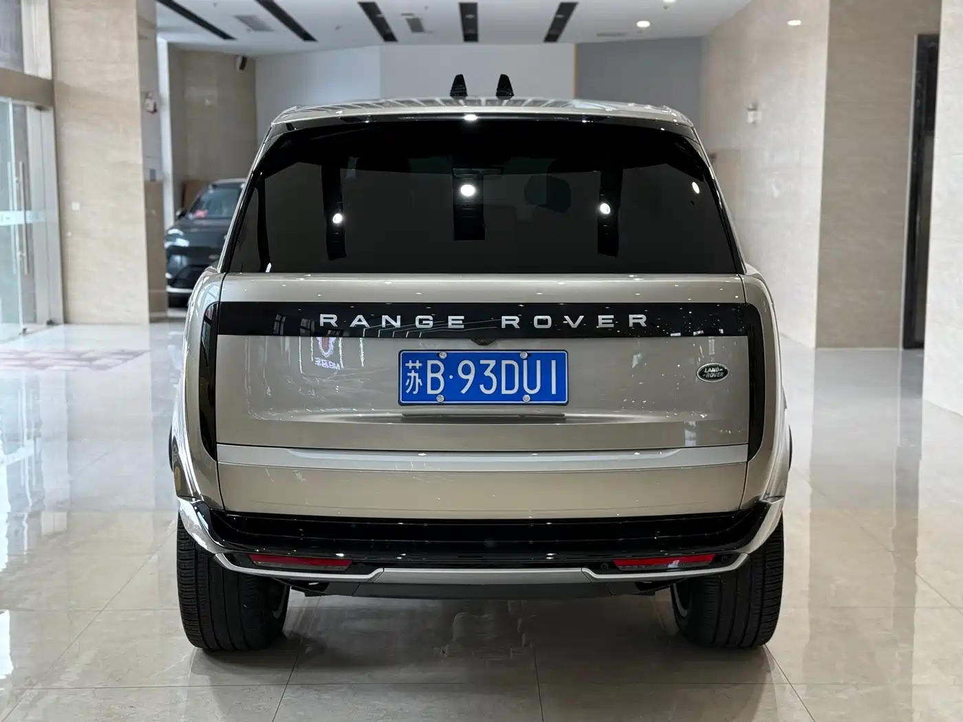 Land Rover Range Rover 2025 3.0 L6 400PS Genesis Extended Wheelbase фото 23