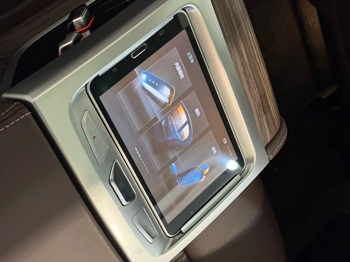 BMW 5 Series 2019 530Li Premium Luxury Package фото 17