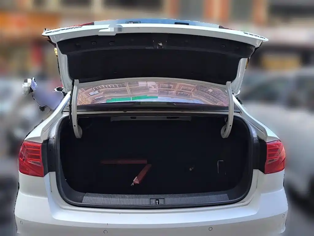 Volkswagen Bora 2018 1.5L Automatic Fashion фото 10