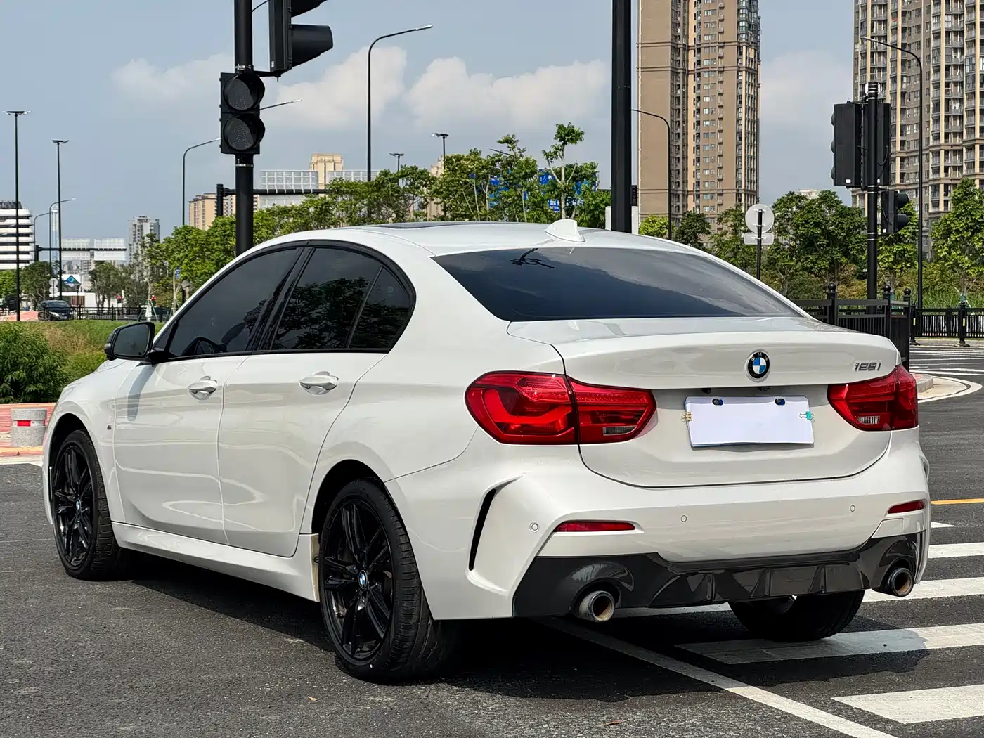 BMW 1 Series 2021 125i M Sport Black Night Edition фото 11