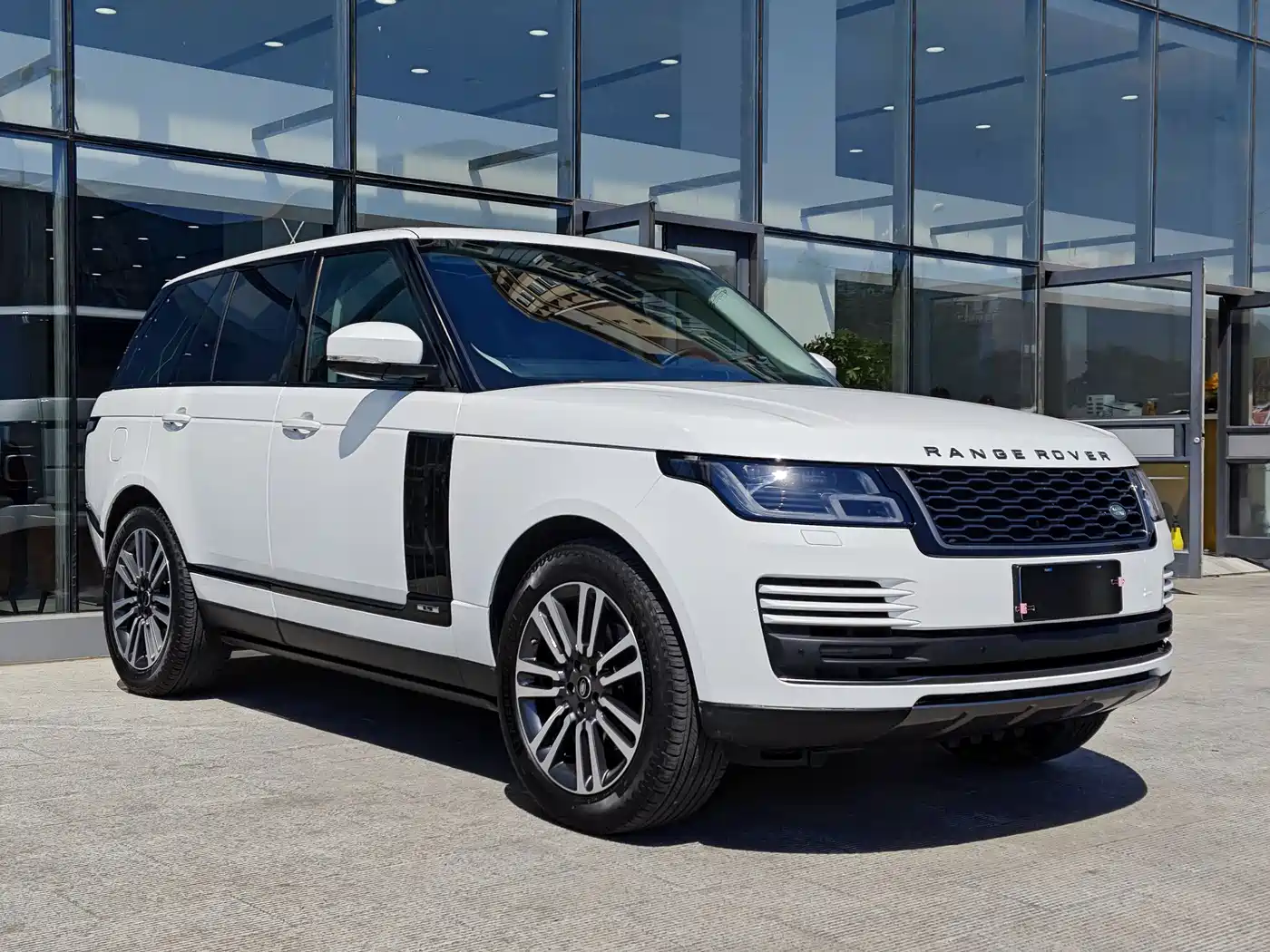 Land Rover Range Rover 2018 3.0 SC V6 Golden Age Edition фото 3