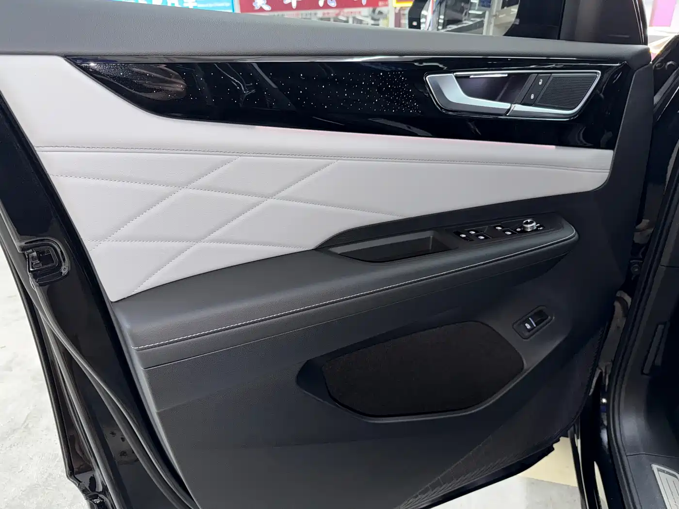 Volkswagen Teramont 2024 380TSI 4WD Prestige Luxury Edition фото 9
