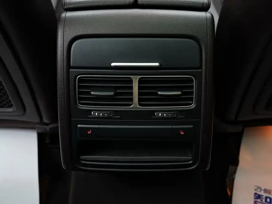 Volkswagen Touareg 2011 3.0TSI Premium фото 35