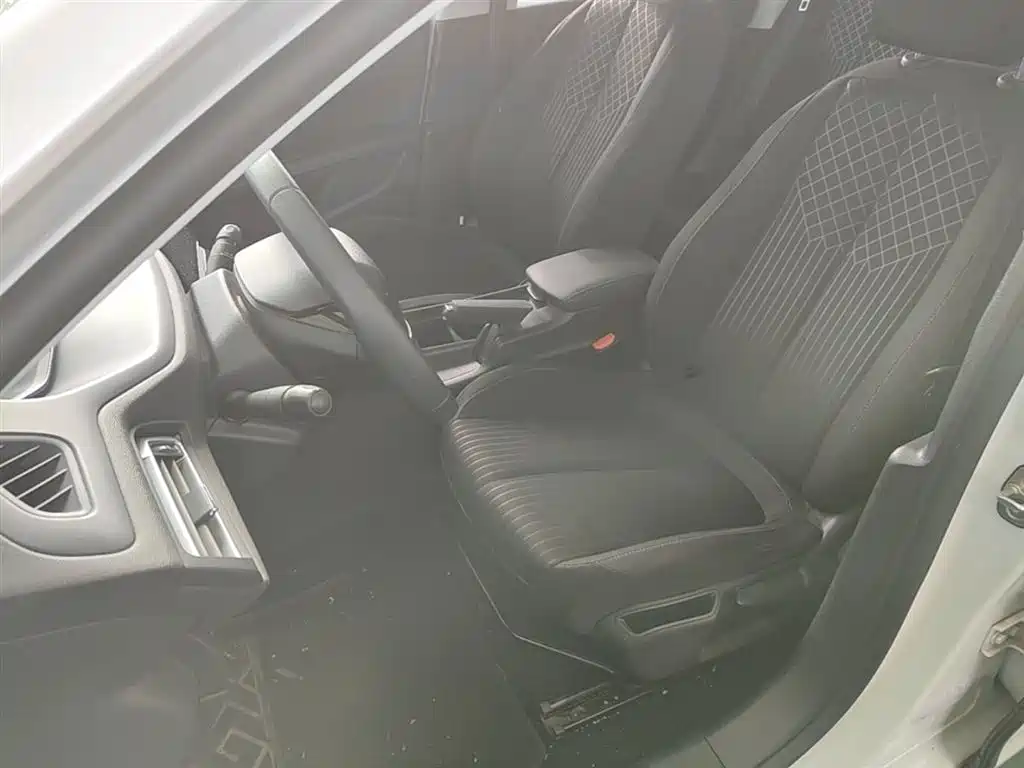 Peugeot 308 2016 1.6L Manual Fashion фото 15