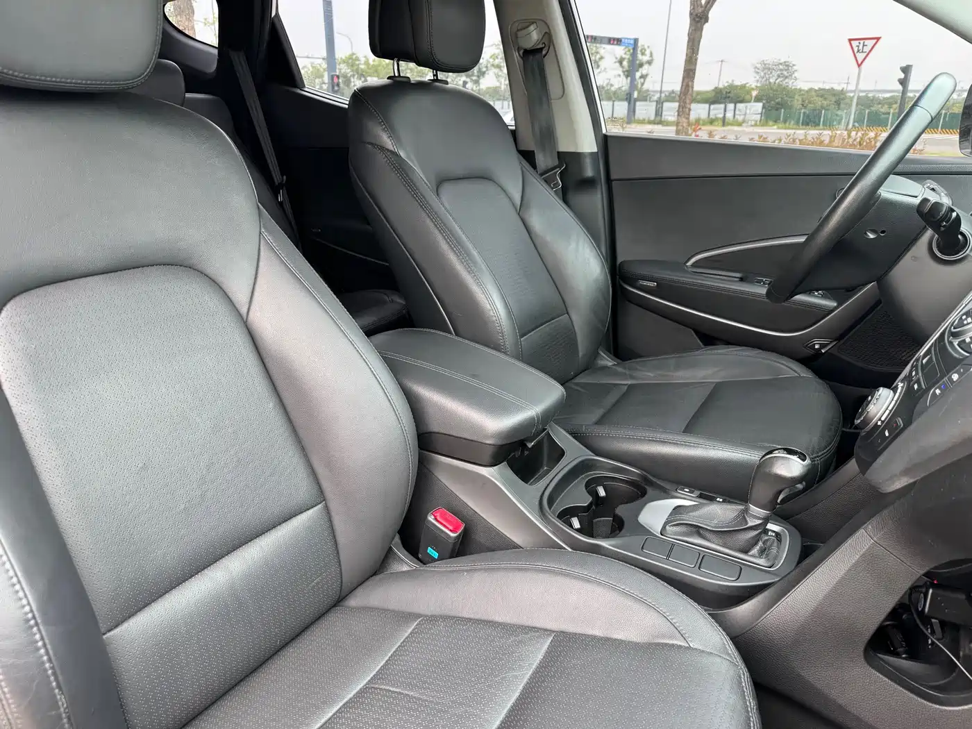 Hyundai Santa Fe 2013 Facelift 2.4L Automatic 4WD Smart фото 15