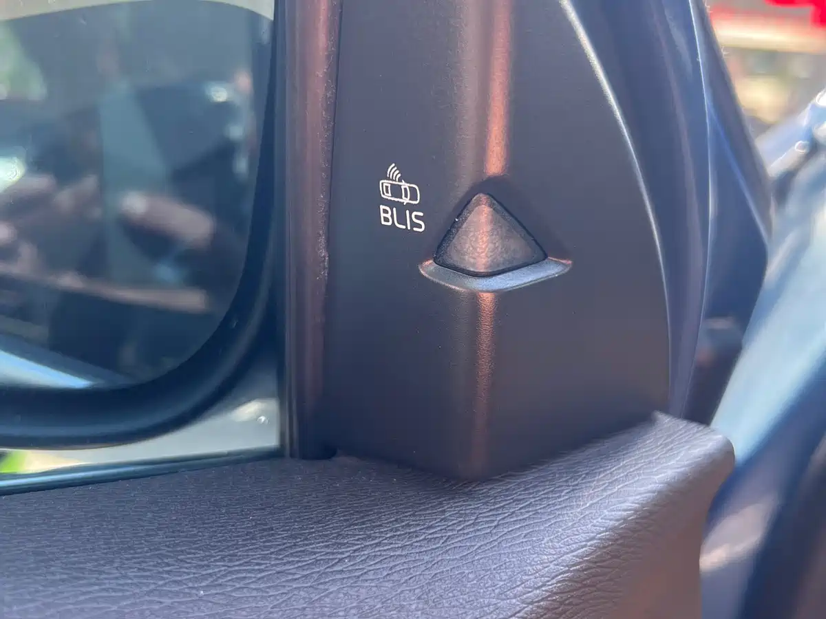Фото 29 - Volvo V40