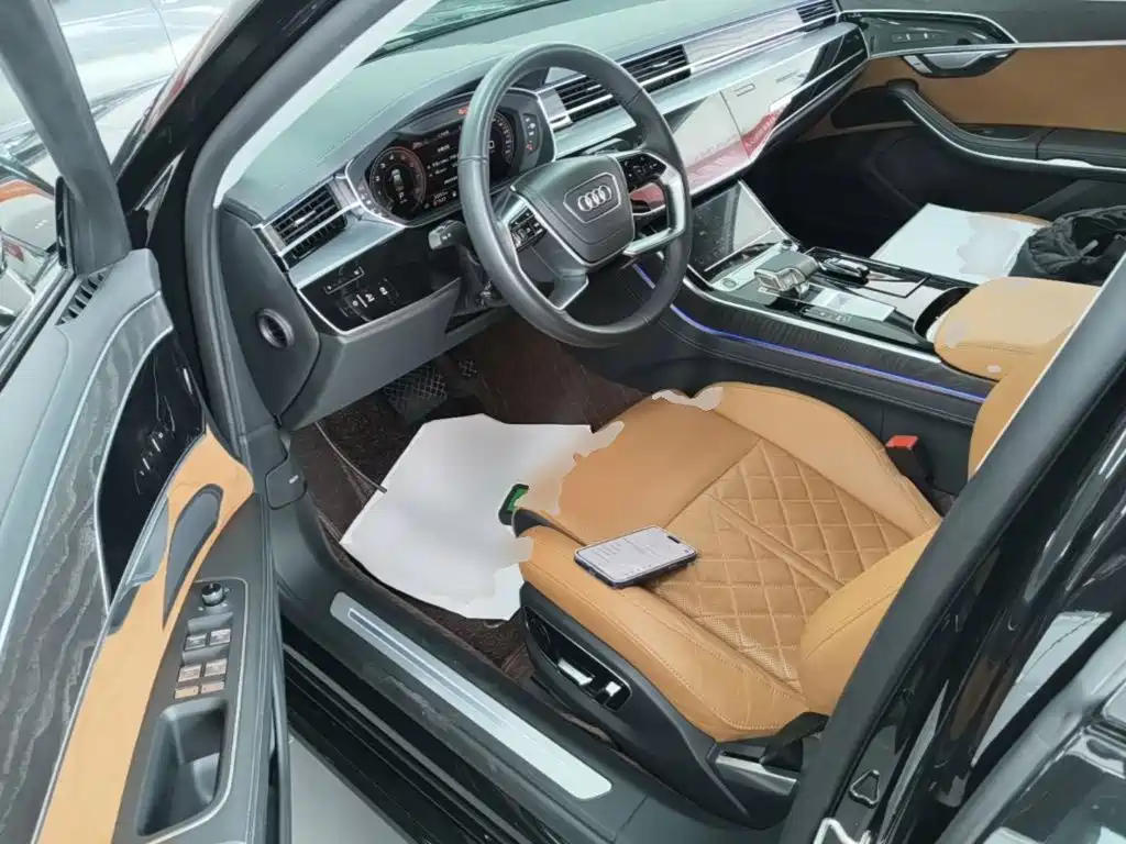 Photo 23 - Audi A8