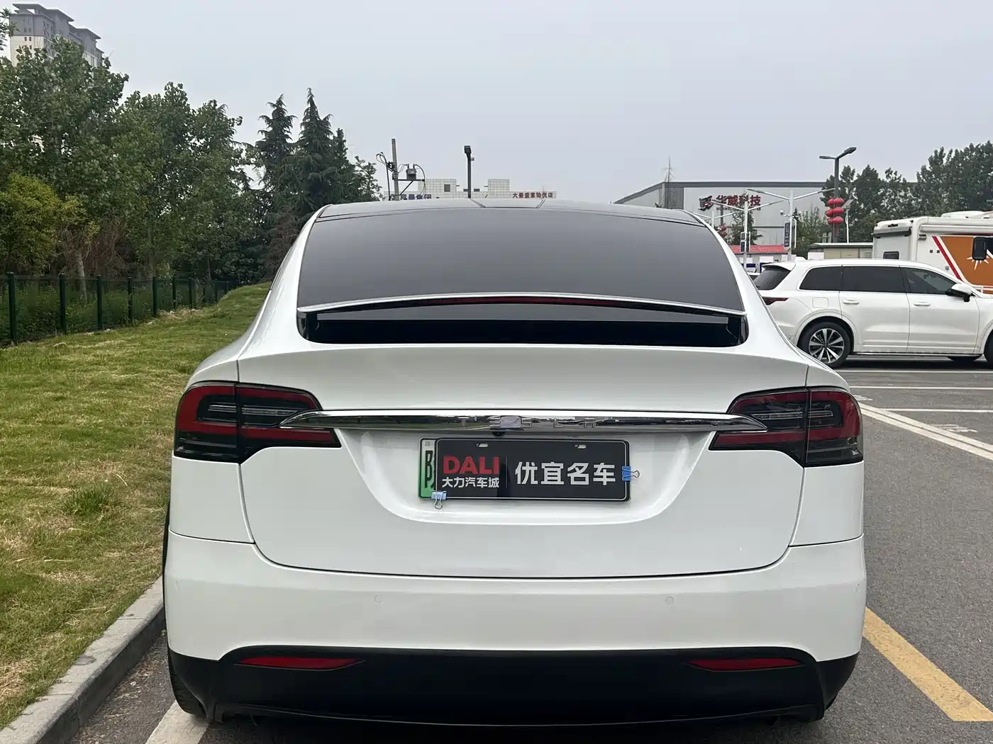 TESLA MODEL X