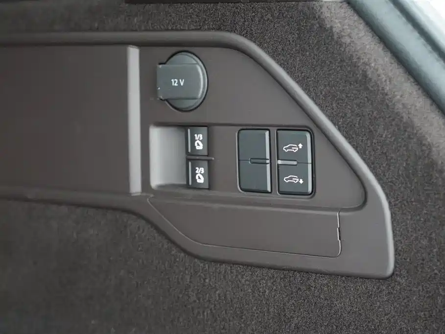 Volkswagen Touareg 2011 3.0TSI Premium фото 18