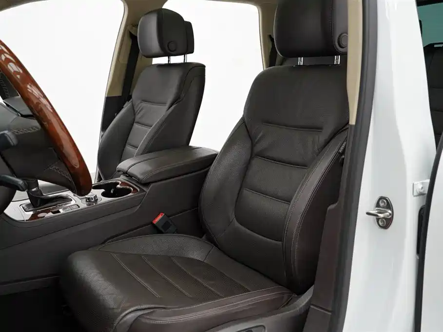 Volkswagen Touareg 2011 3.0TSI Premium фото 26