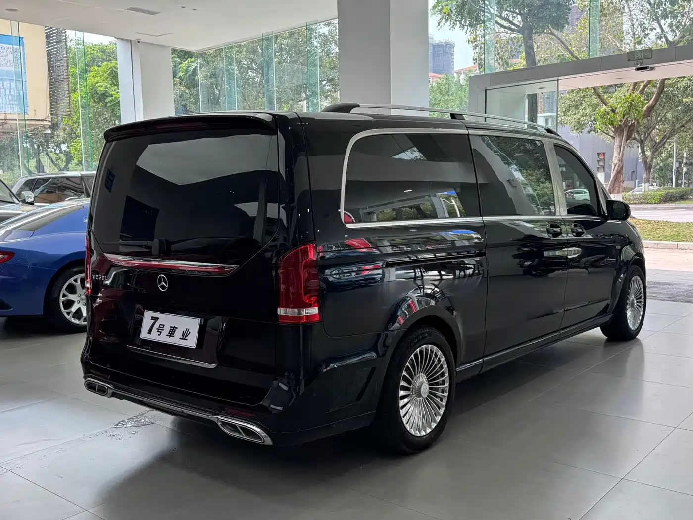 Mercedes-Benz V-Class 2021 V 260 L Long Wheelbase Luxury Edition фото 7