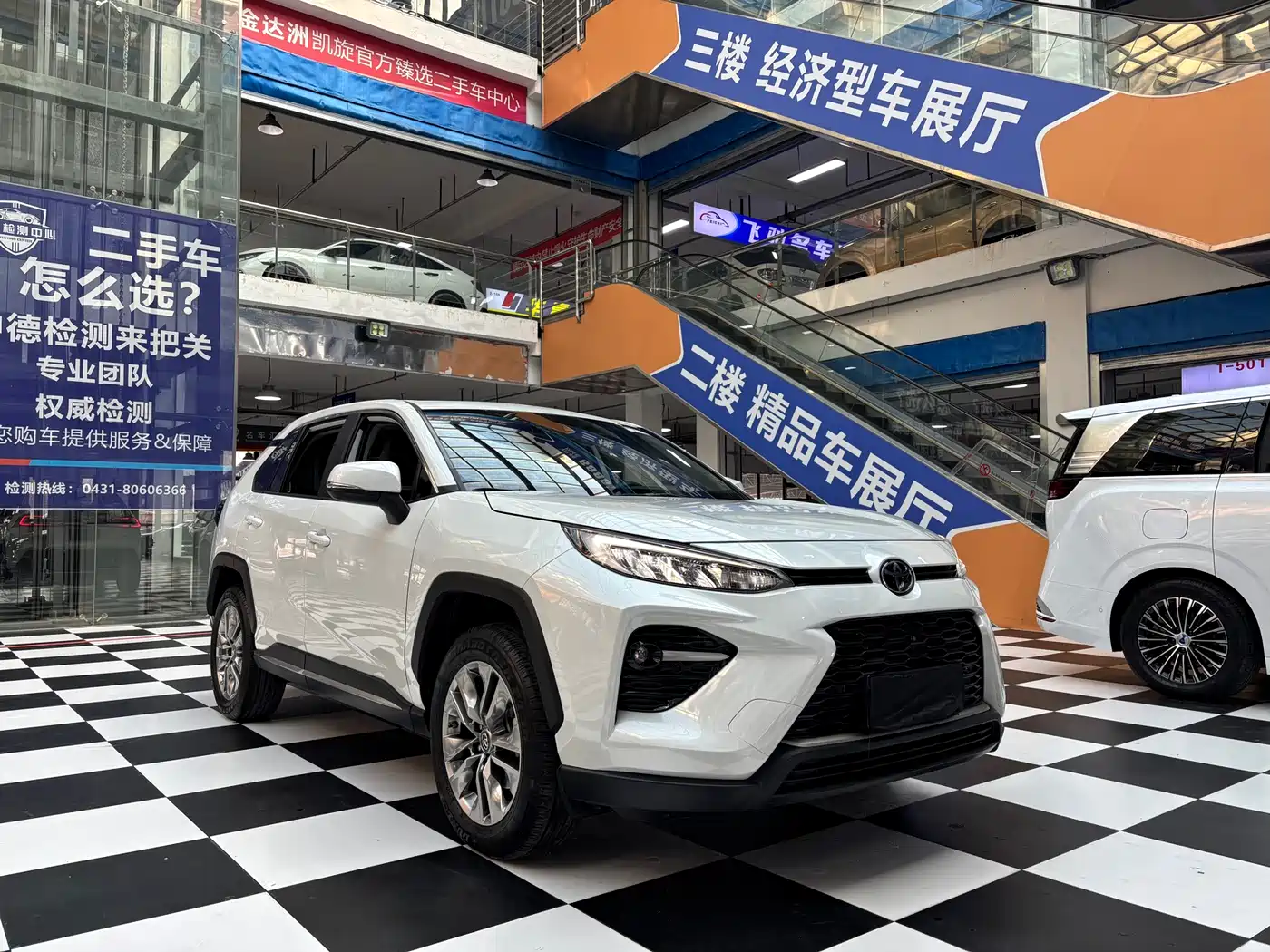 Toyota Wildlander 2021 2.0L CVT 4WD Luxury Edition фото 3