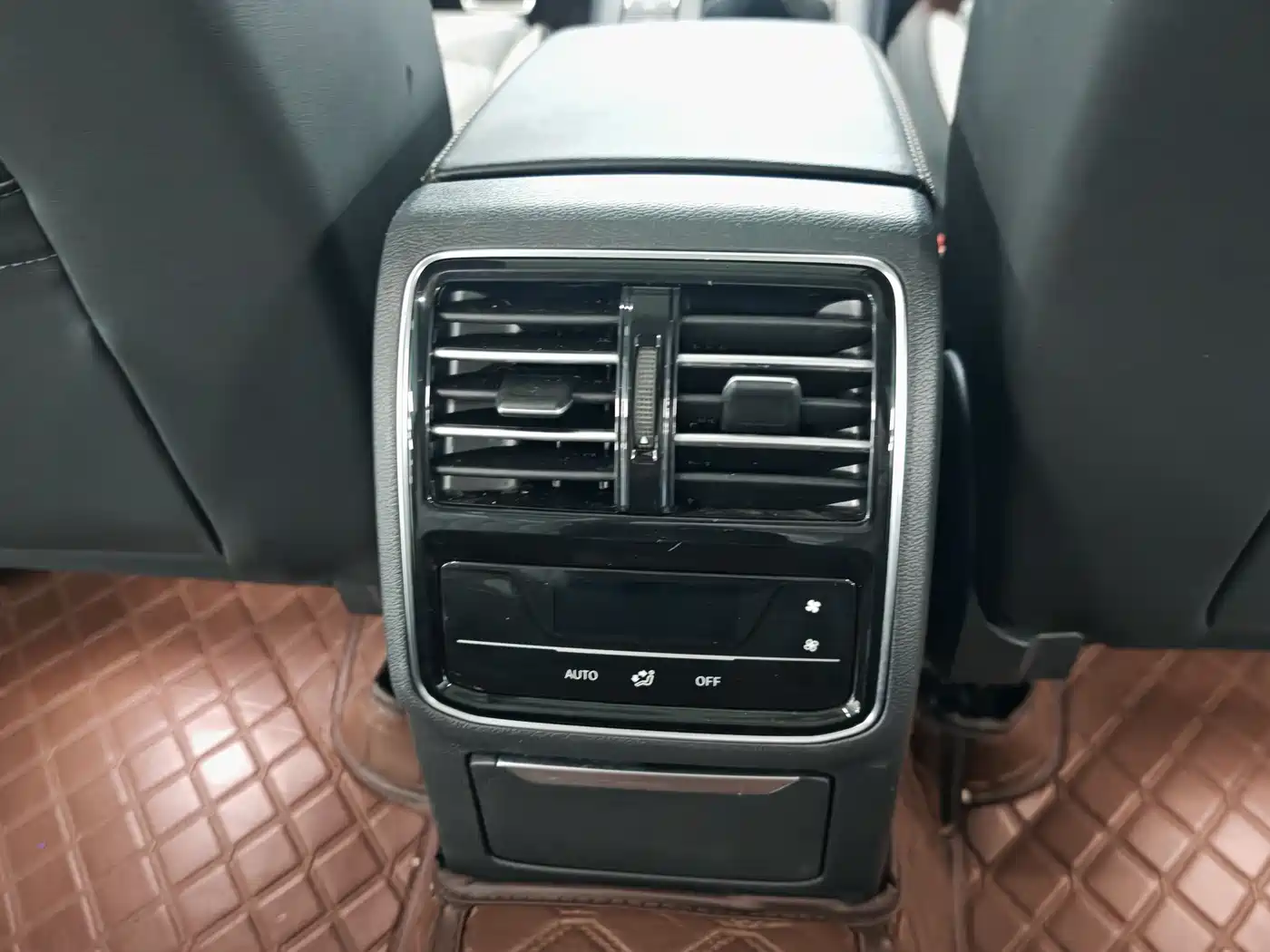 Volkswagen Magotan 2025 Popular Edition 330TSI DSG Luxury фото 9
