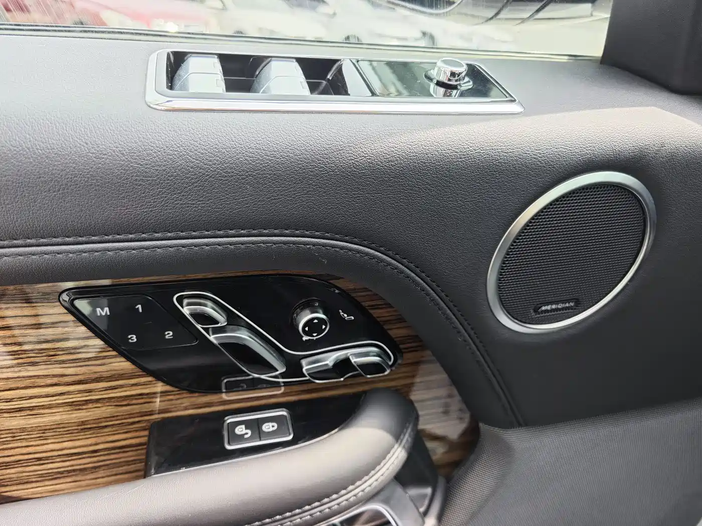 Land Rover Range Rover 2018 3.0 SC V6 Vogue Heritage Edition фото 15