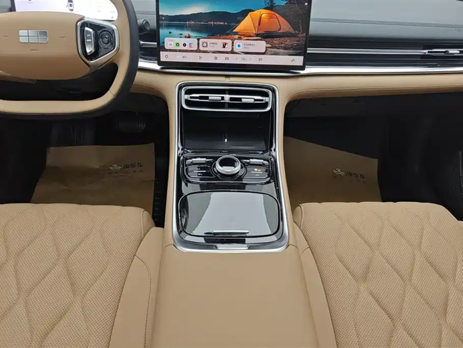 Geely Galaxy Galaxy A7 2025 EM-i 150km Explorer+ Edition фото 16