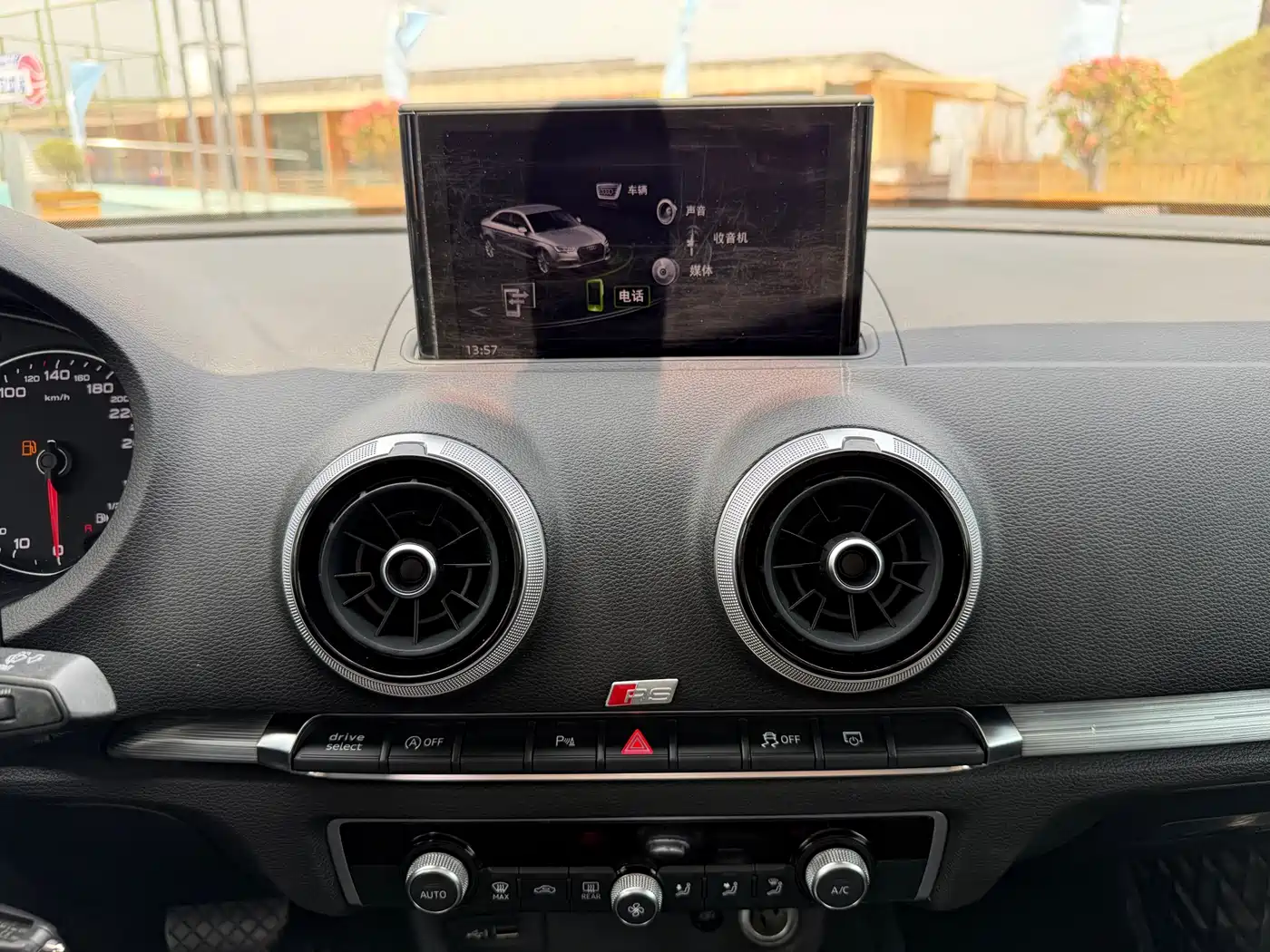 Audi A3 2018 30th Anniversary Limousine 35 TFSI Sport фото 9