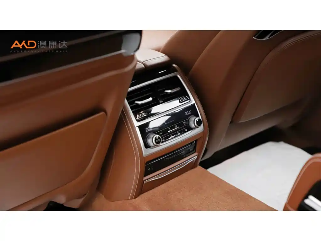 BMW 7 Series 2018 740Li xDrive Premium Type M Sport Package фото 9