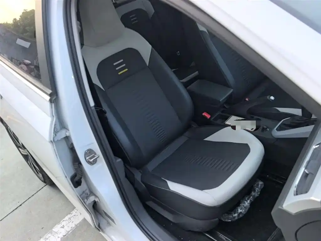 Volkswagen Polo 2019 Plus 1.5L Automatic Beats Trendy Edition фото 24