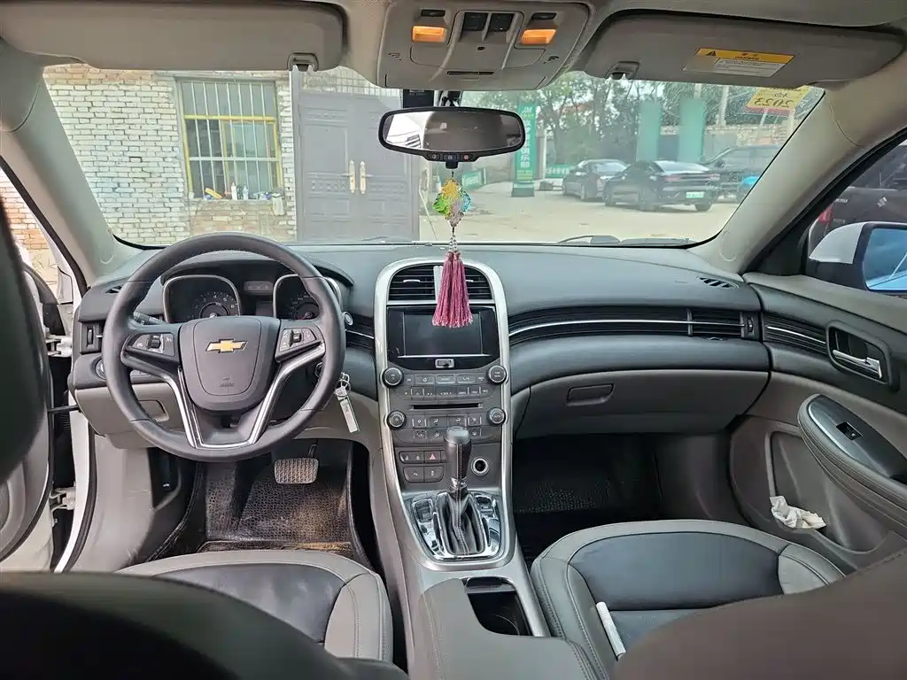 Chevrolet Malibu 2014 2.0L Automatic Luxury фото 14