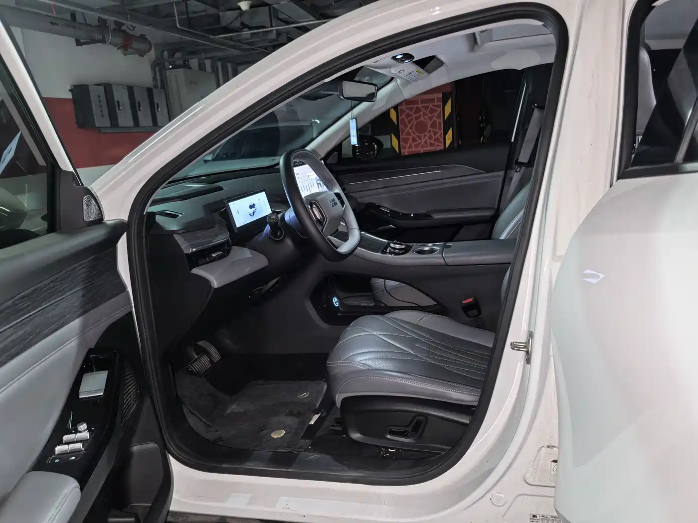 Geely Galaxy Galaxy L6 2025 EM-i 140km Explorer+ Edition фото 7