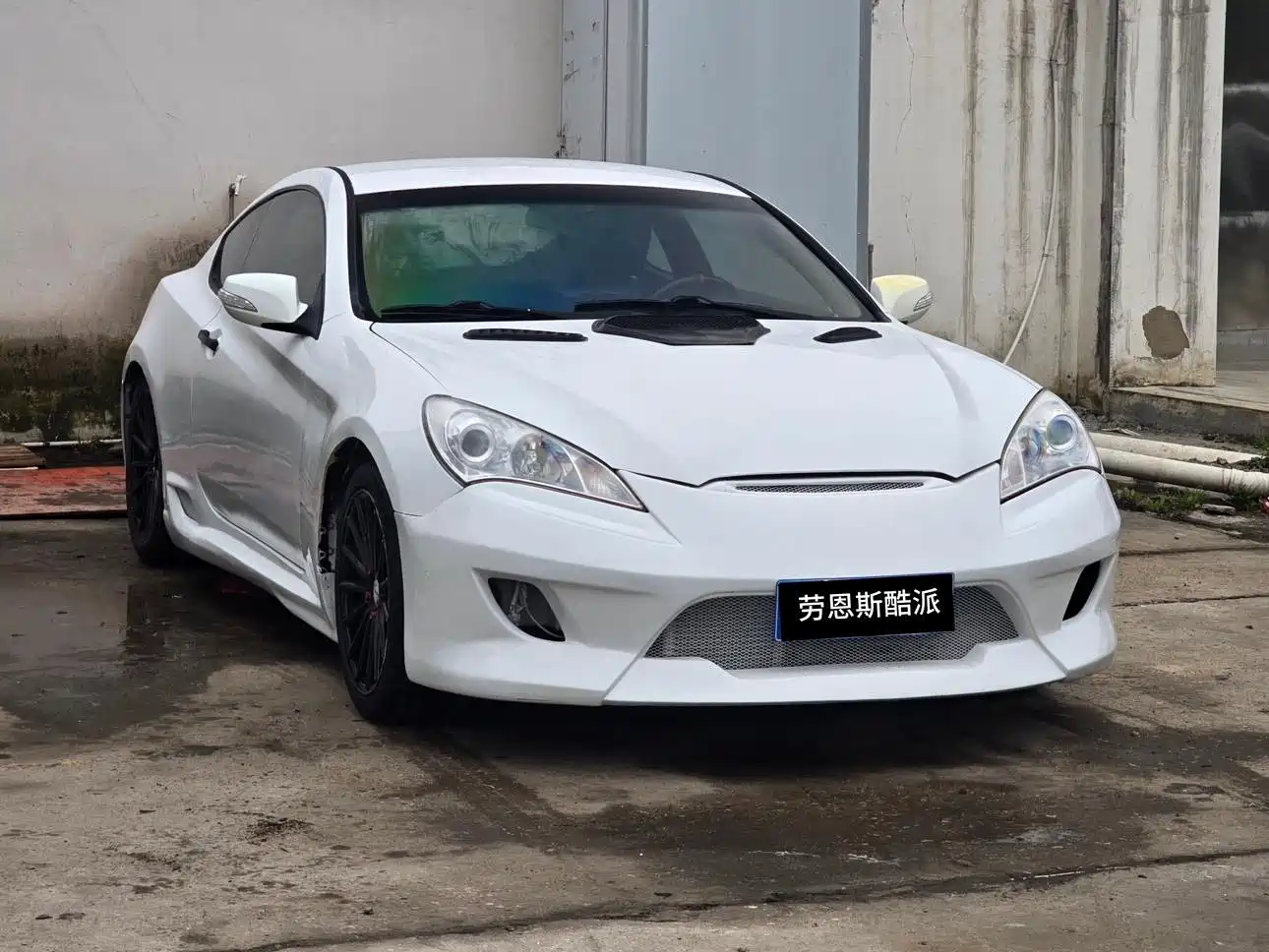 Photo 3 - Hyundai Genesis Coupe