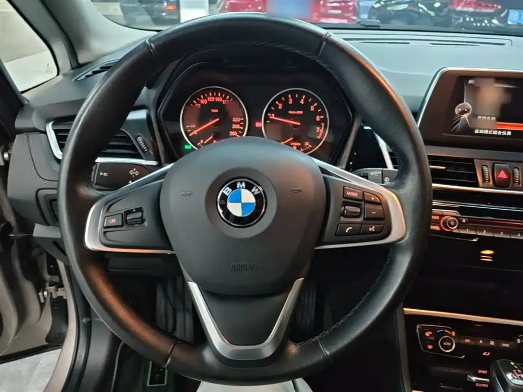 BMW 2 Series Touring 2016 218i Sport Design Package фото 11