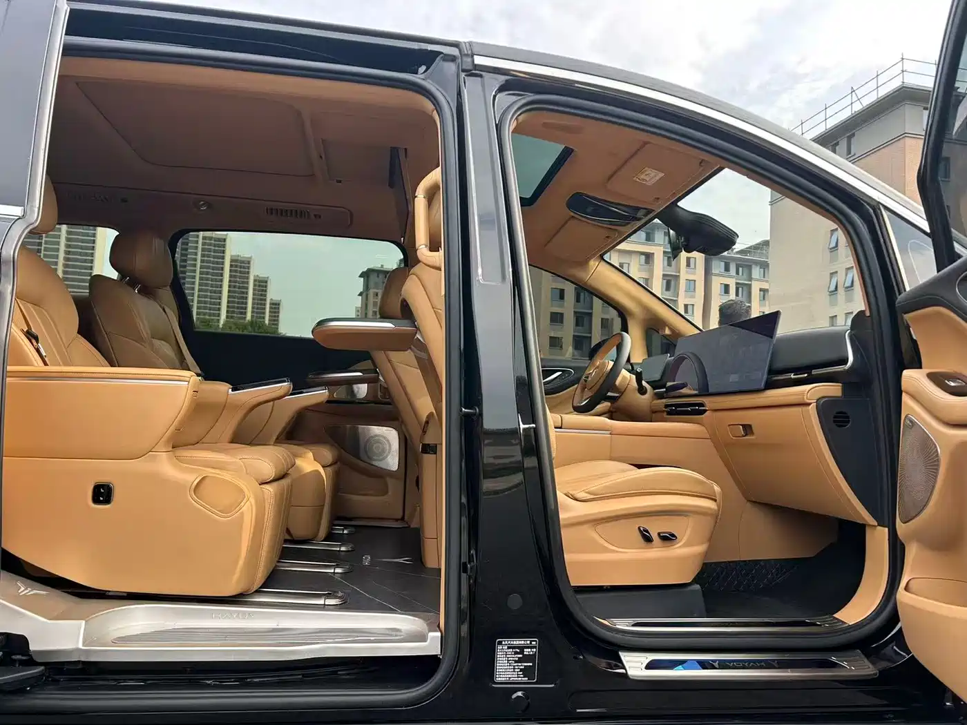Voyah Auto Voyah Dreamer 2025 PHEV 4WD Kunpeng Premium Edition фото 10