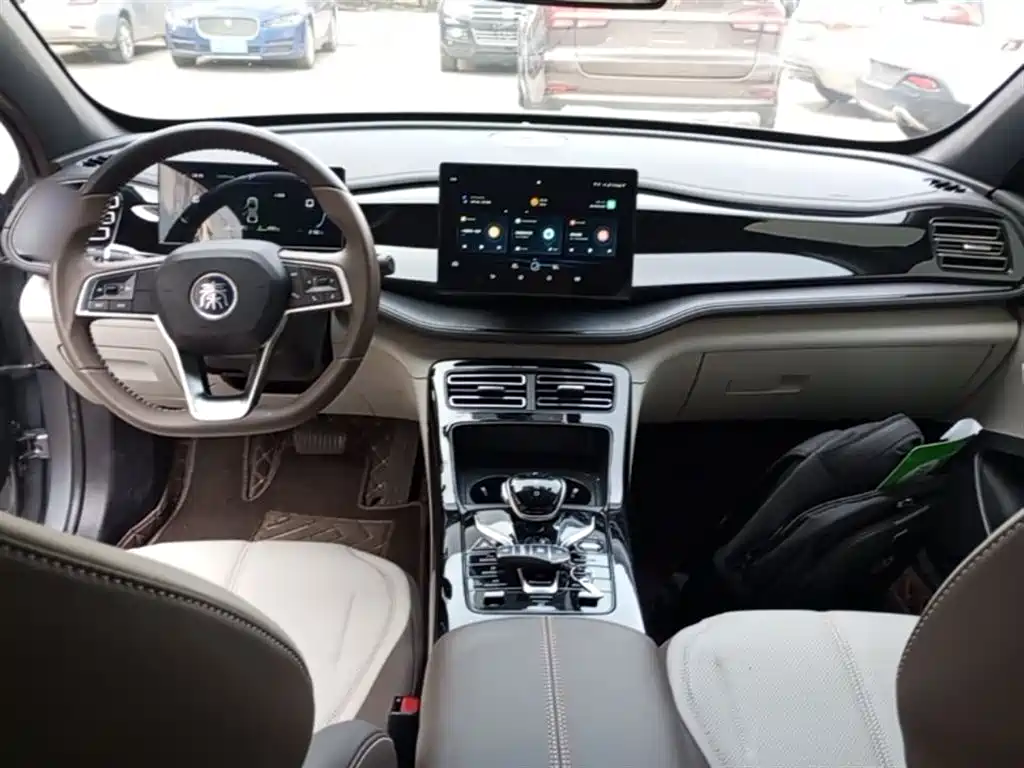 BYD Qin PLUS 2024 Glory Edition DM-i 55KM Leading фото 10