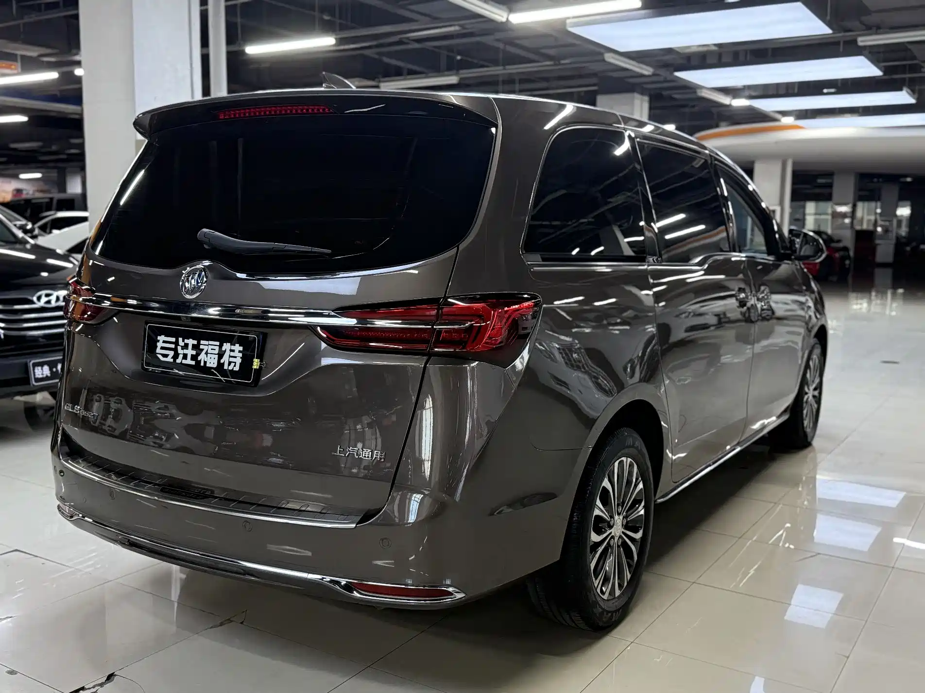 Фото 9 - Buick GL8