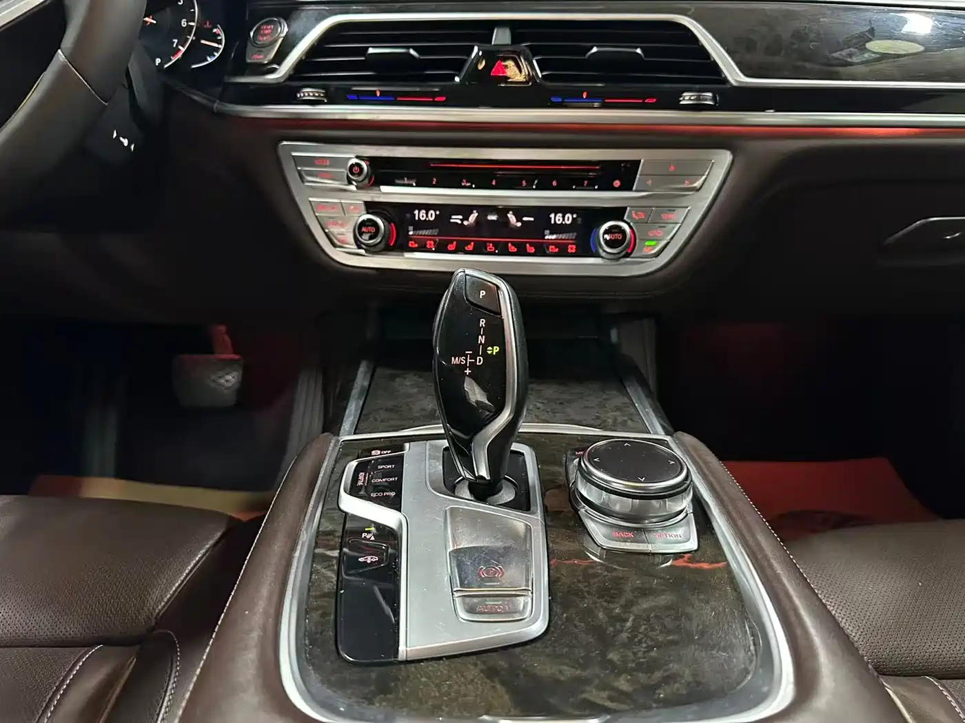 BMW 7 Series 2017 740Li Leading Edition фото 13