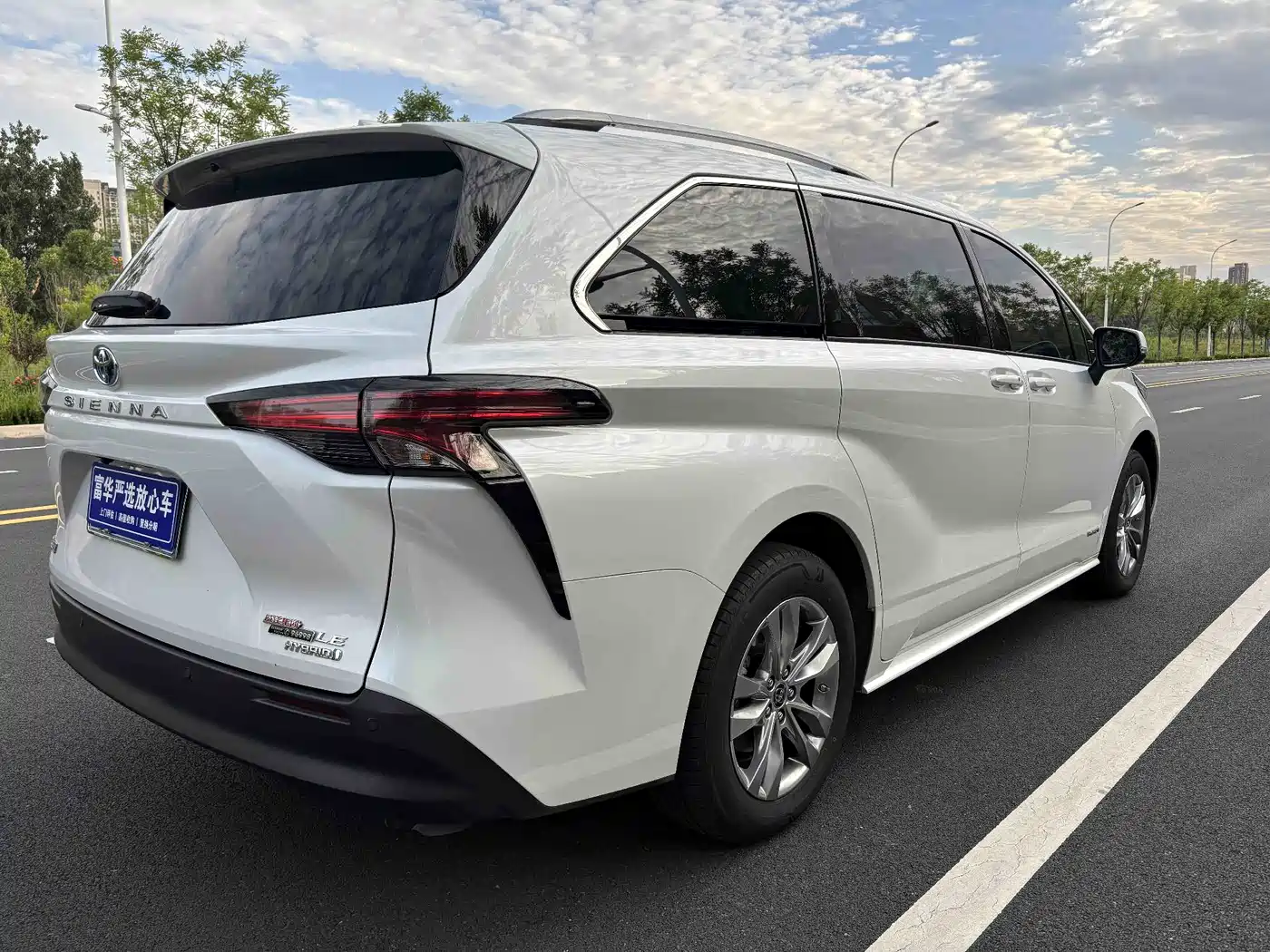 Toyota Sienna 2024 2.5L Hybrid Comfort Edition фото 9
