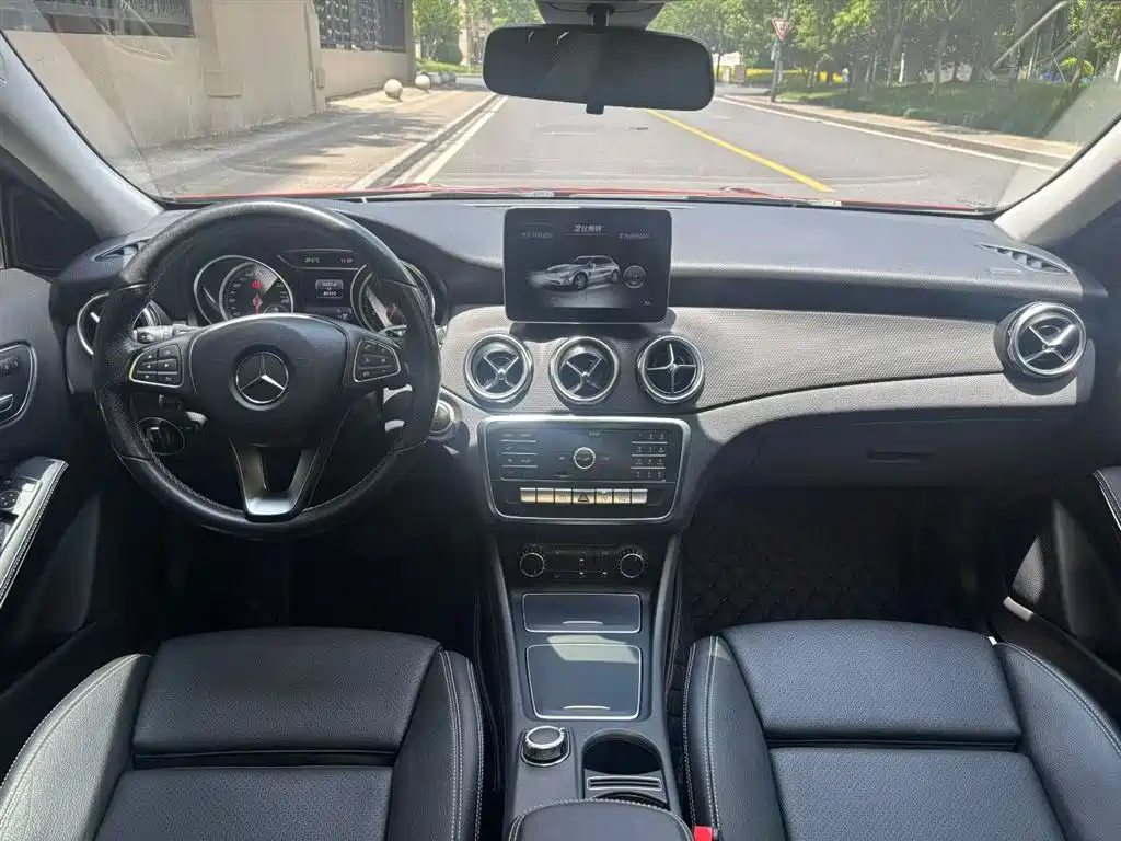 Mercedes-Benz GLA 2018 GLA 200 Dynamic фото 8
