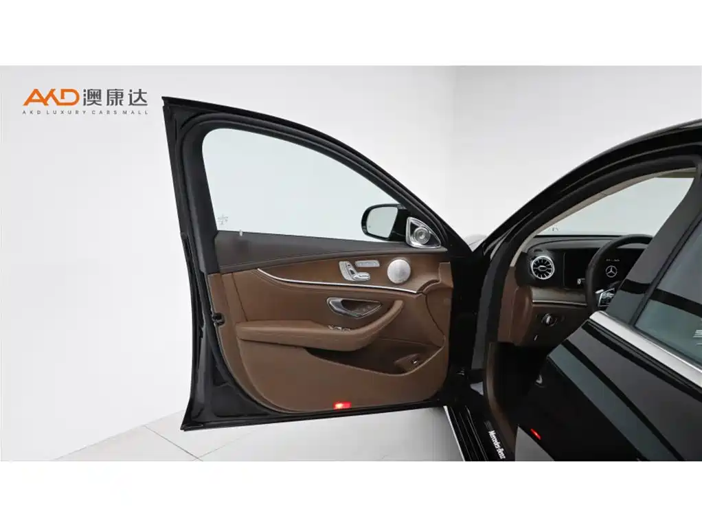 Mercedes-Benz E-Class New Energy 2023 E 350 e L Plug-in Hybrid Sedan фото 10