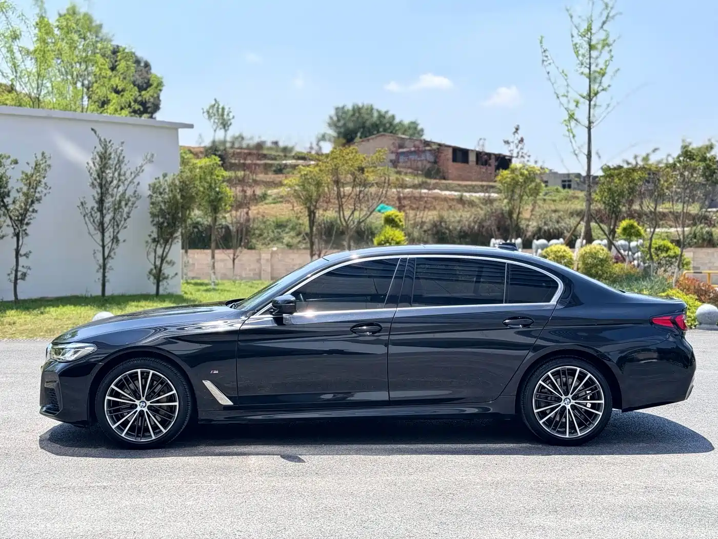 BMW 5 Series 2021 530Li Leading M Sport Package фото 10