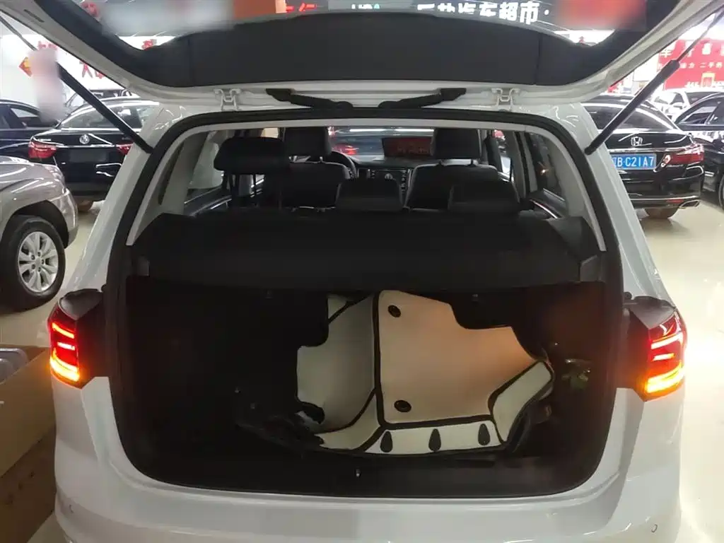 Volkswagen Golf Sportsvan 2018 230TSI Automatic Progressive фото 19