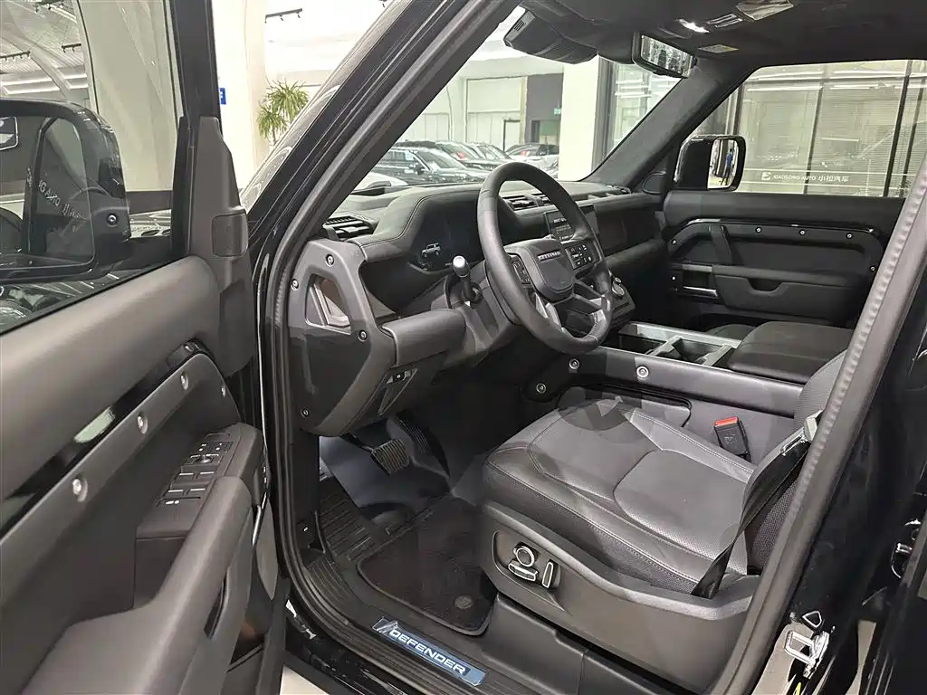 Land Rover Defender 2025 130 3.0T P400 7-Seater Luxury Edition фото 6