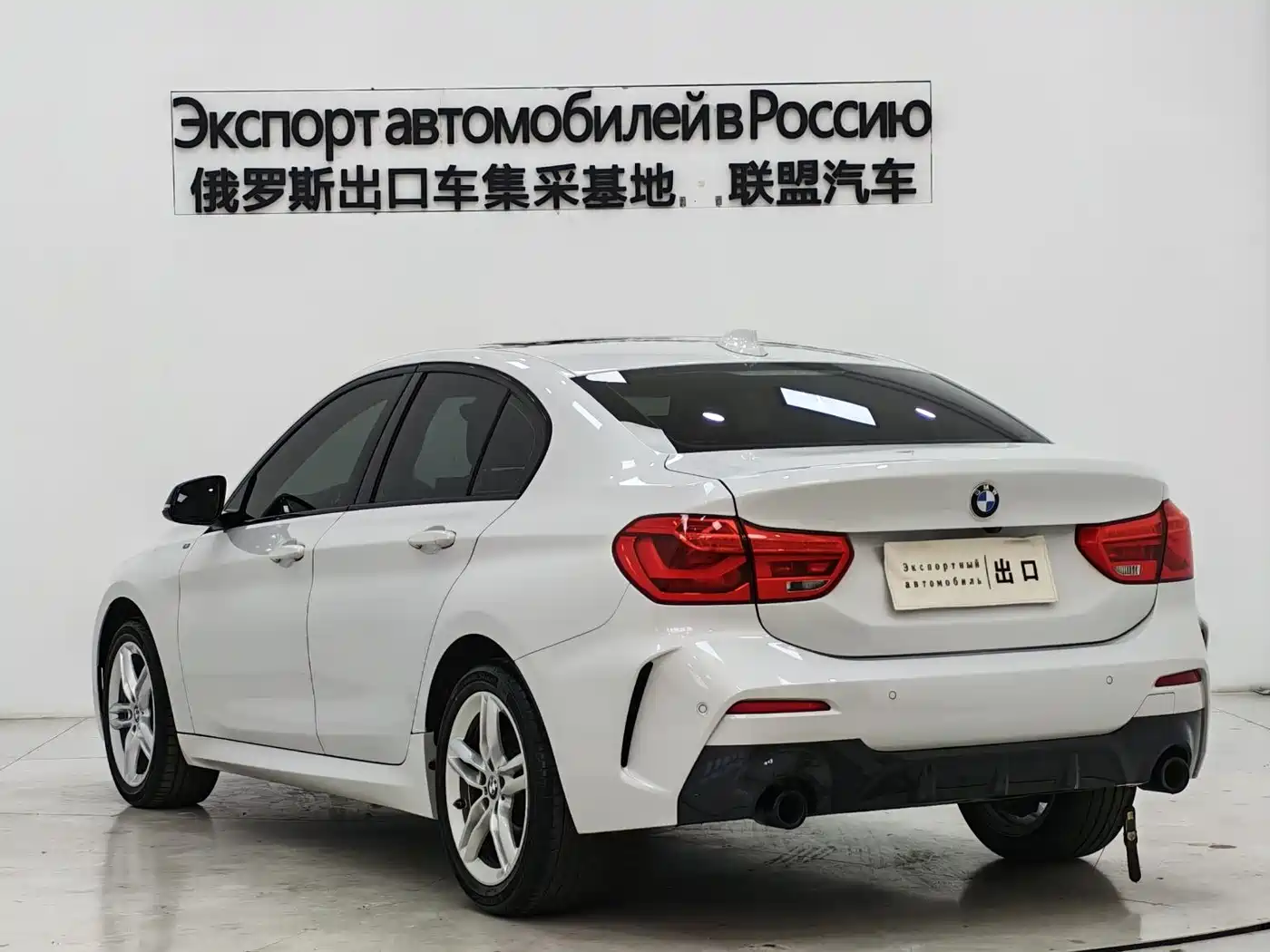 BMW 1 Series 2021 120i M Sport Shadow Edition фото 4