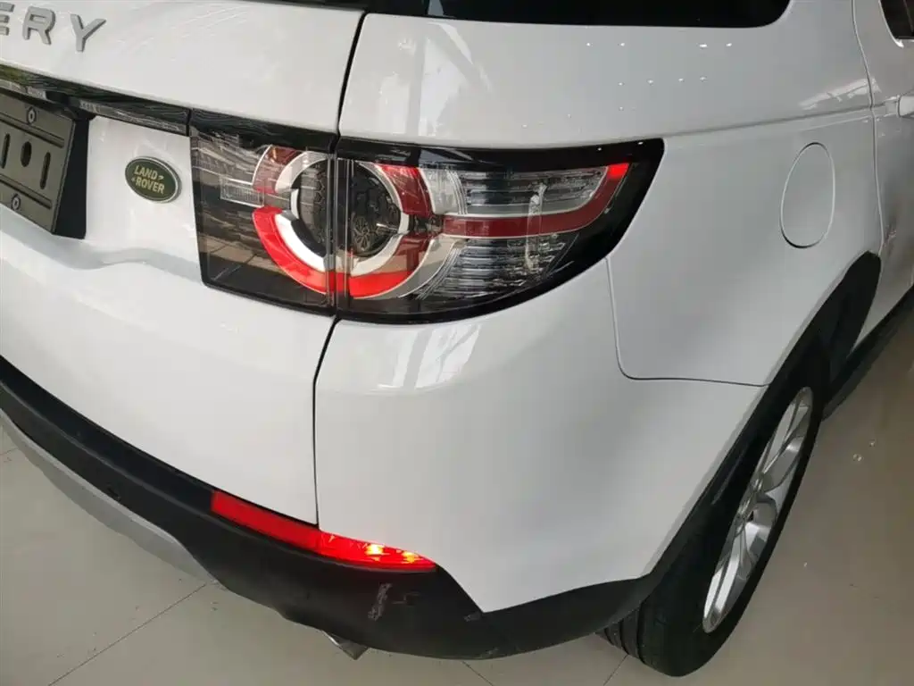 Land Rover Discovery Sport 2016 2.0T HSE фото 8