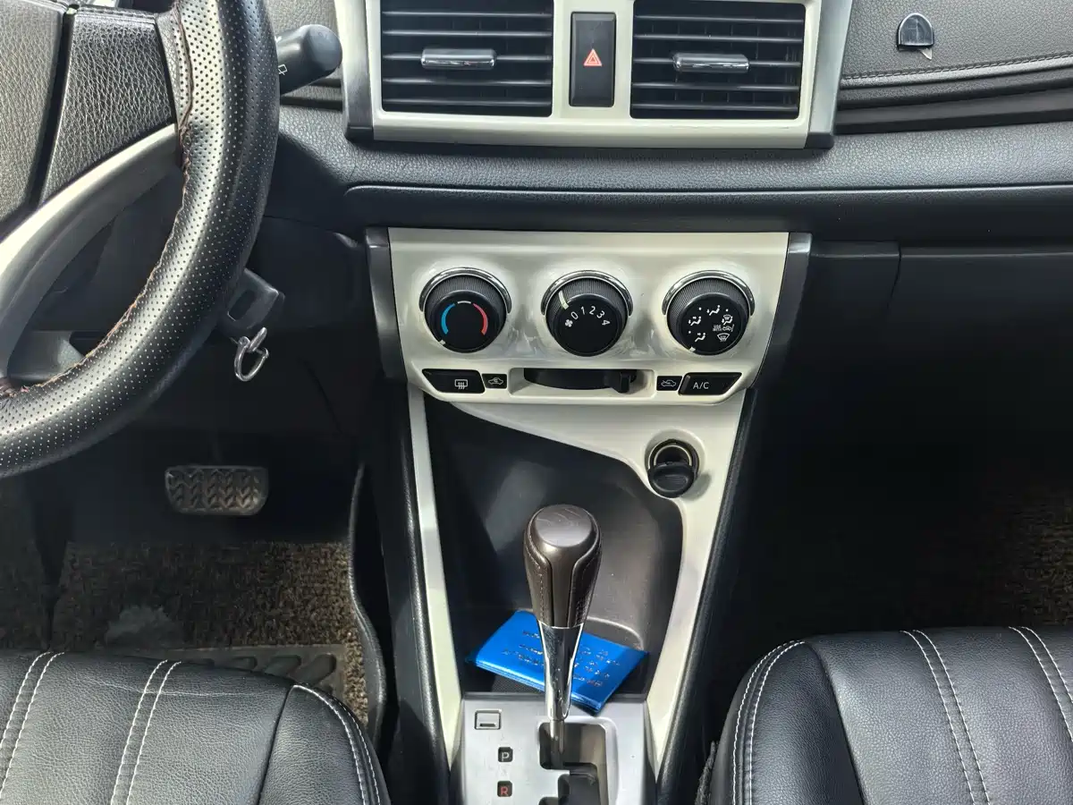 Toyota YARiS L Zhi Xuan 2015 1.5G Auto Sunroof Special Edition фото 9