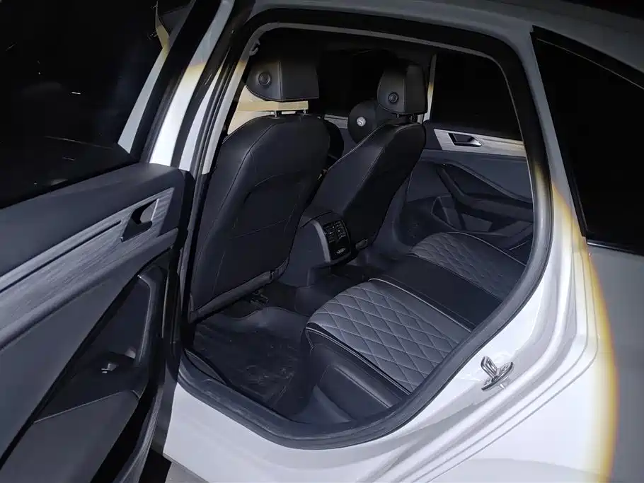 Volkswagen Sagitar 2023 300TSI DSG Surpassing Edition фото 11
