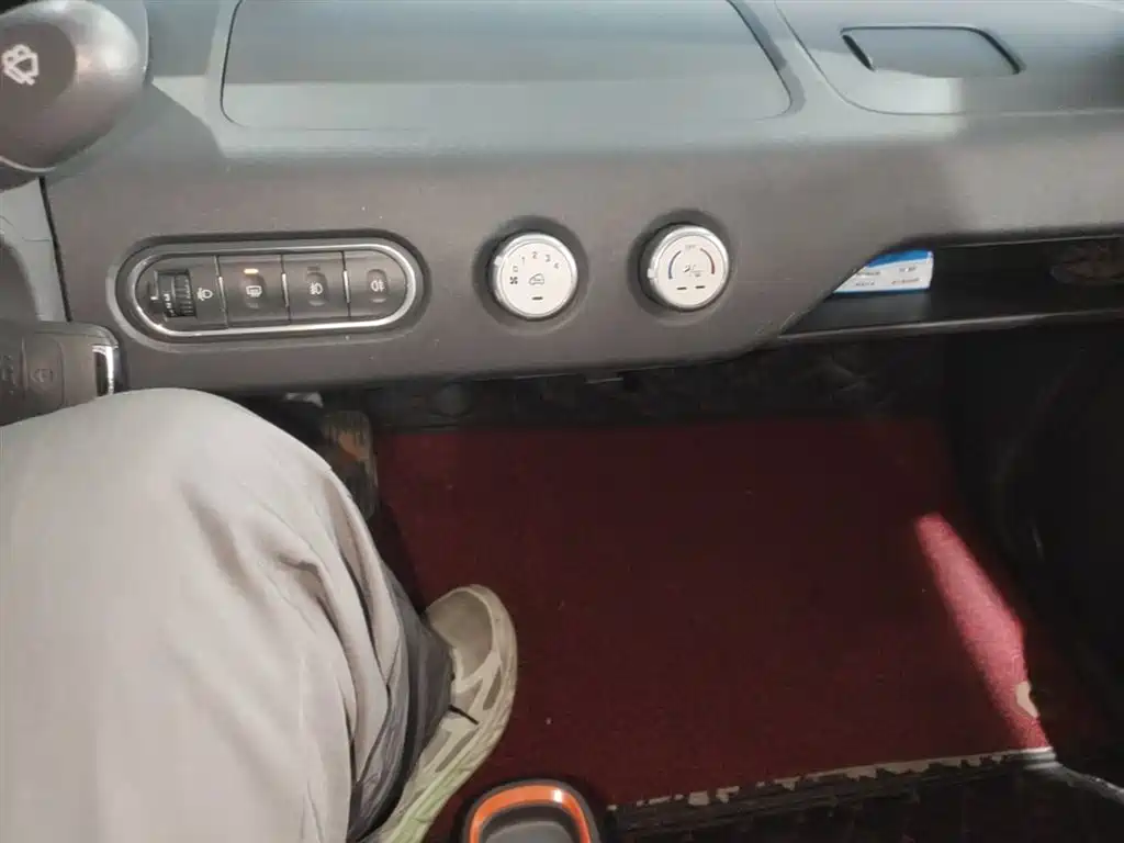 BAOJUN E100