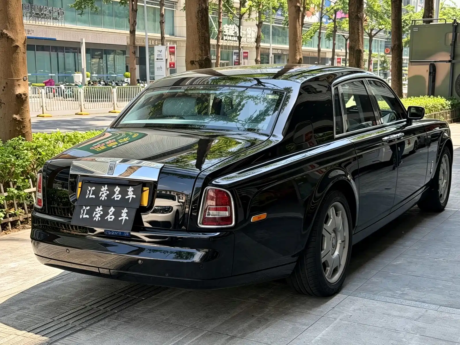 Фото 3 - Rolls-Royce Phantom