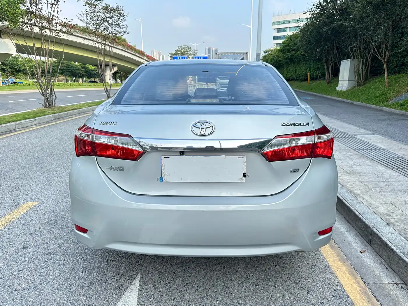 Toyota Corolla 2016 1.6L CVT GL-i Cool Edition фото 5