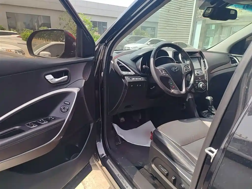 Hyundai Grand Santa Fe 2013 3.0L 7-Seater 4WD Luxury Edition фото 16