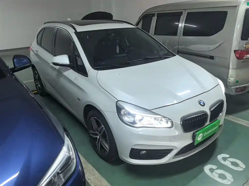 BMW 2 Series Touring 2016 218i Sport Design Package фото 4