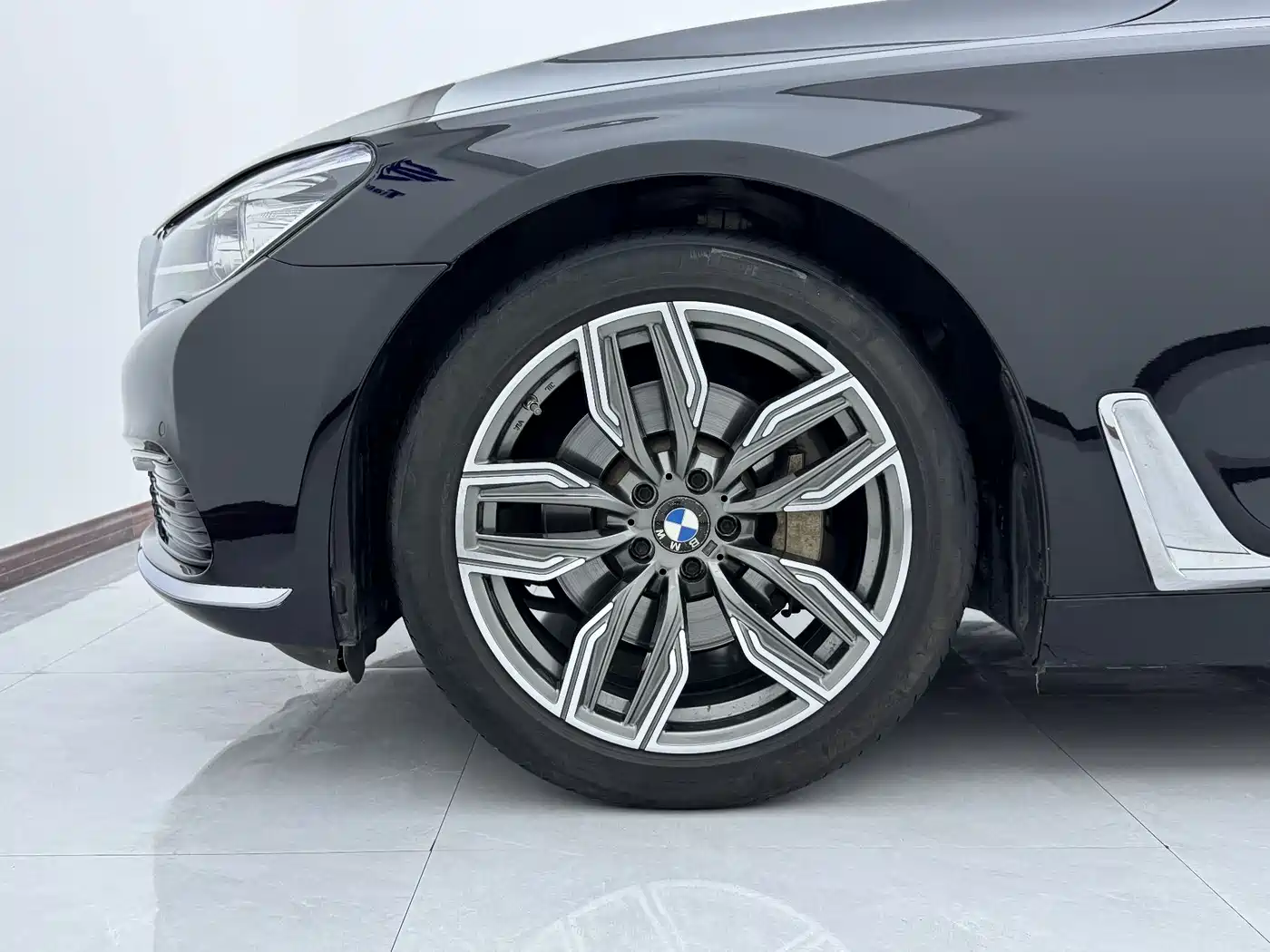 BMW 7 Series 2016 730Li Leading фото 14