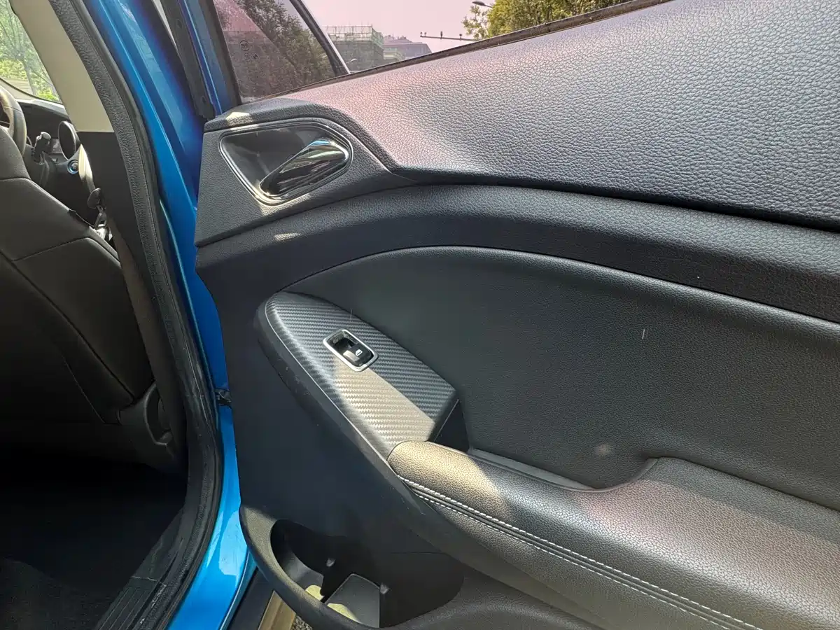 BYD Yuan New Energy 2018 EV360 Smart Connected Cool Edition фото 17