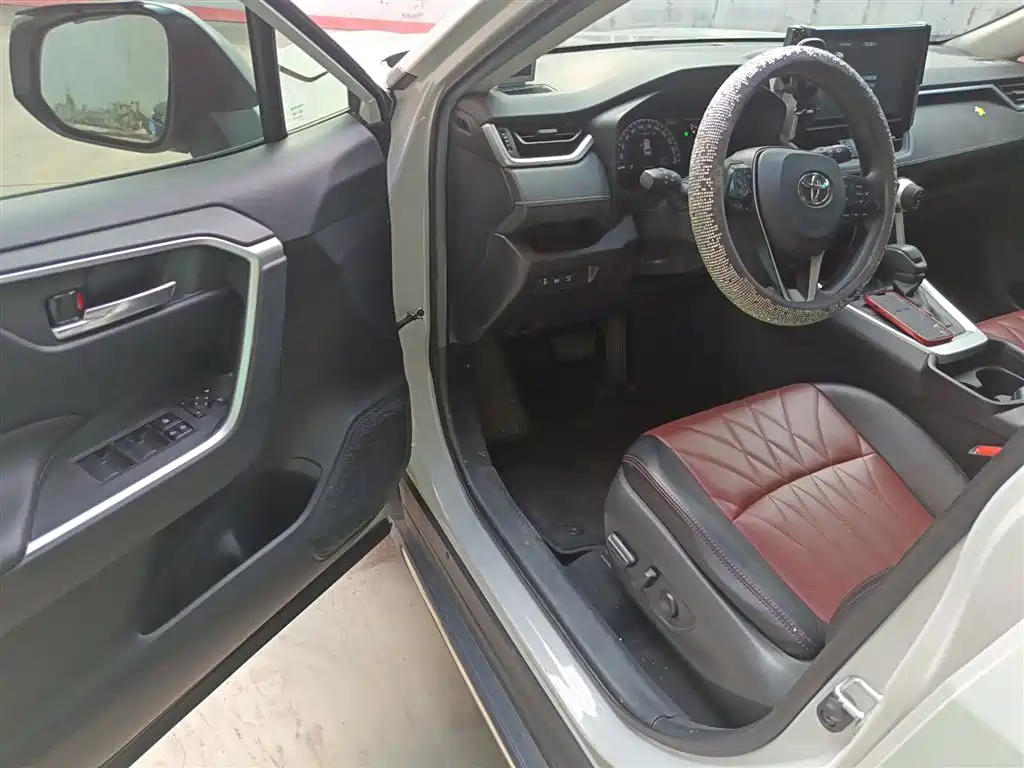 Toyota RAV4 Rongfang 2020 2.0L CVT 2WD Trend Edition фото 12