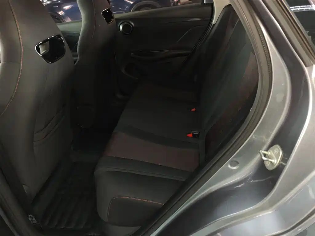 BYD E2