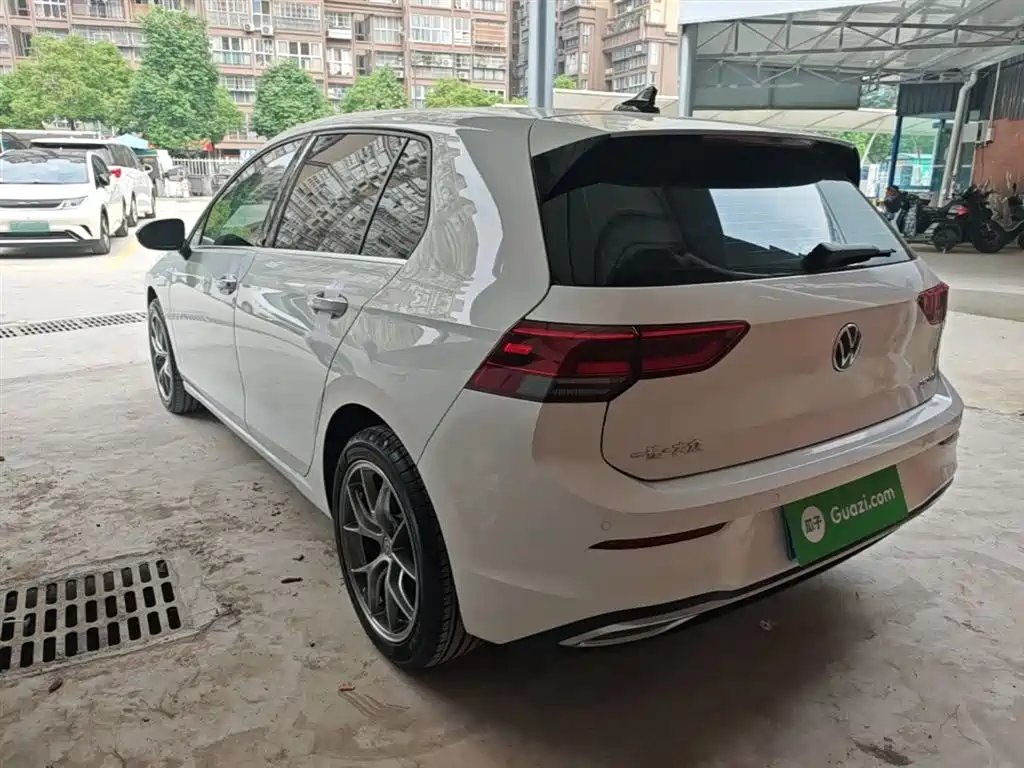 VOLKSWAGEN GOLF